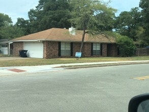 Building Photo - Spacious and Centrally Located