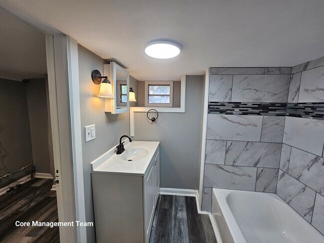 Building Photo - Fully rehabbed 2 bed 1 bath in the south side slopes!!