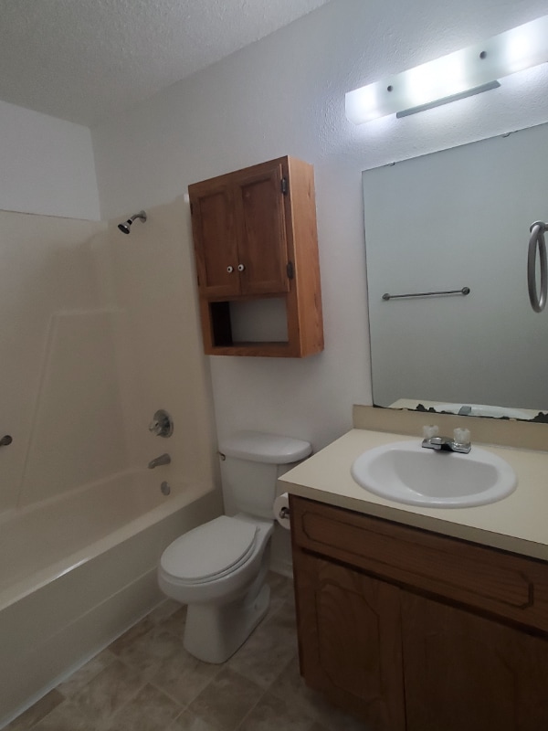 Building Photo - 2205 S Cedar Loop