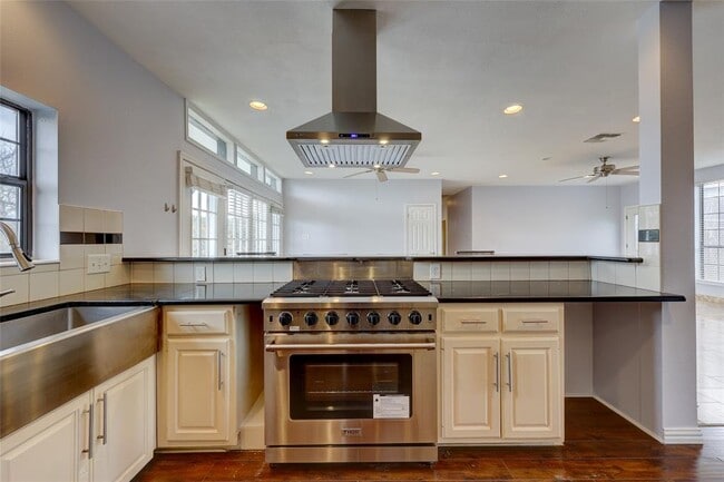 Building Photo - 809 Castle Ridge Rd