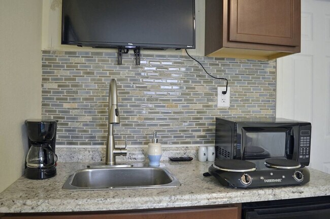 Building Photo - 2721 Raeford Rd