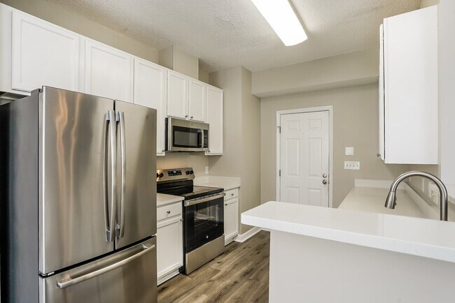 Building Photo - 1940 Shadow Glen Dr