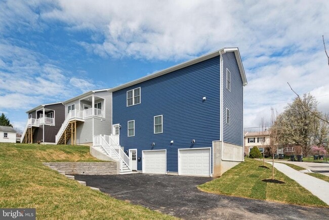 Building Photo - 48 Evergreen Ln