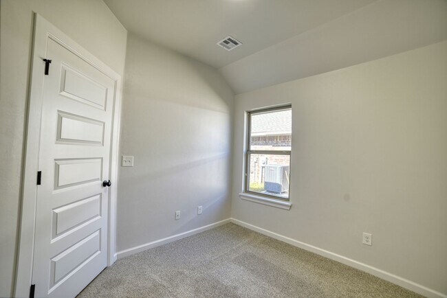 Building Photo - Brand New Home in Washington!