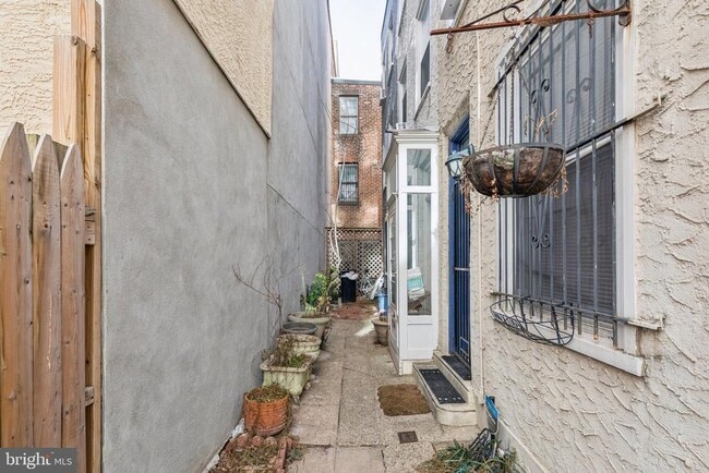 Building Photo - 1830 Manning St