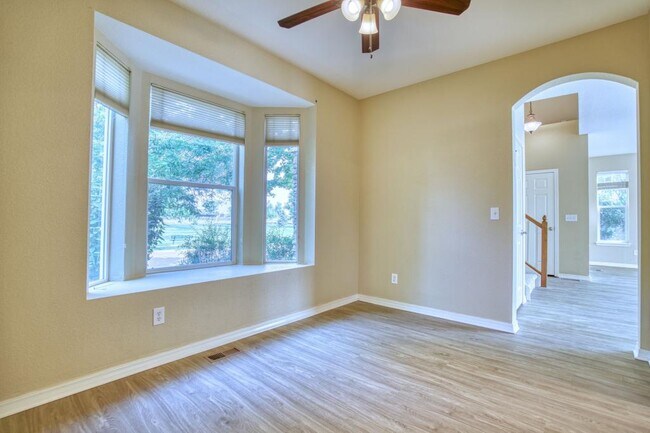 Building Photo - 2370 Windmill Dr