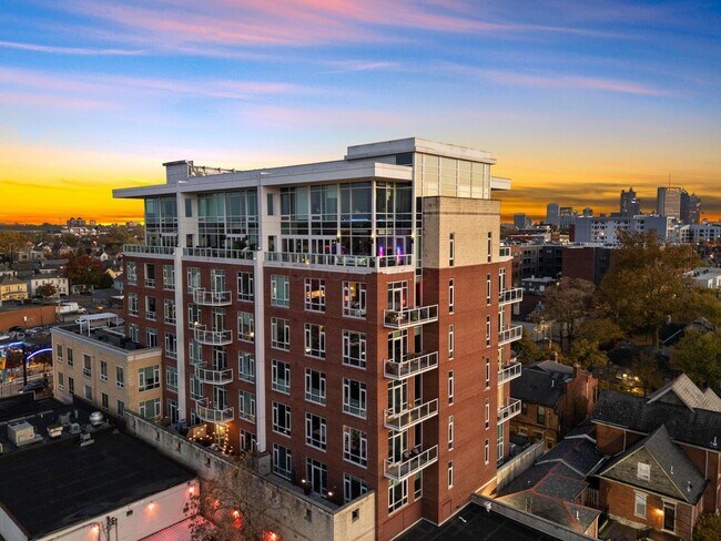 Building Photo - 1145 N High St