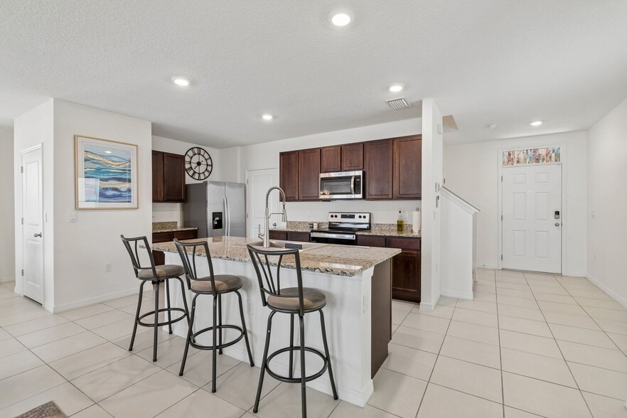 Building Photo - 17053 Oval Rum Dr