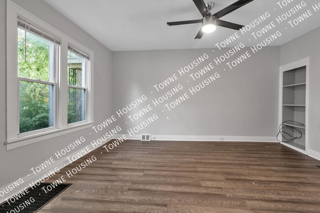 Building Photo - 105 Mariner St