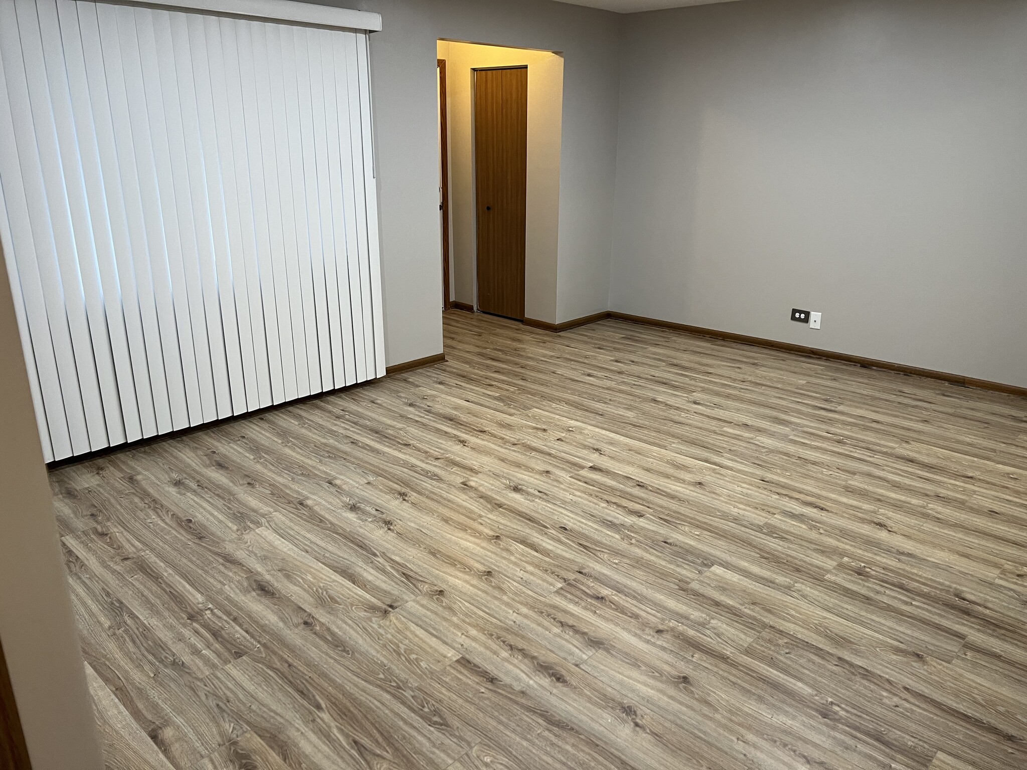 Living room - 14428 S Division St
