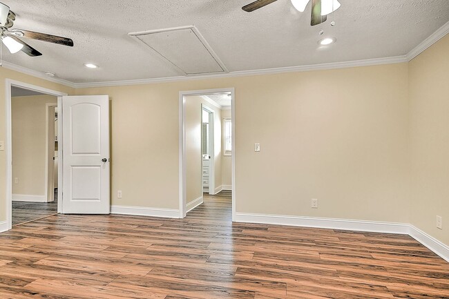 Building Photo - 2361 Hiwassee Dr
