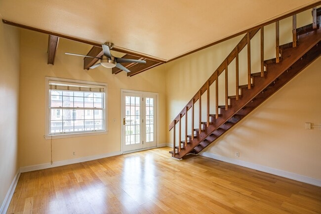 Building Photo - Charming Condo in Historic San Marco with River Views