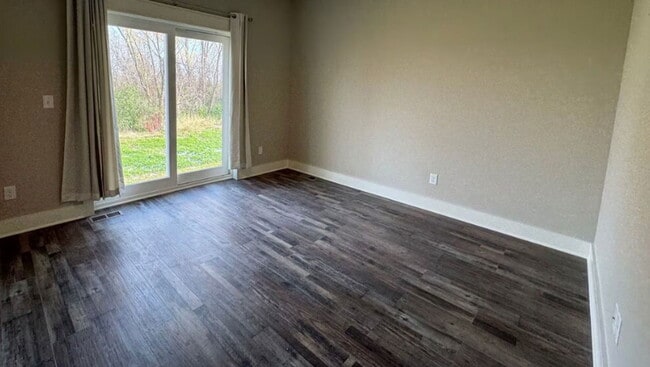 Building Photo - 312 61st St