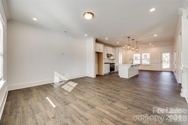 Building Photo - 1237 Eastway Dr