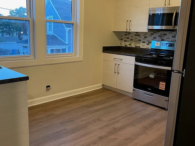 Building Photo - 1022 N Menard Ave