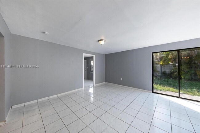 Building Photo - 2348 SW 138th Pl