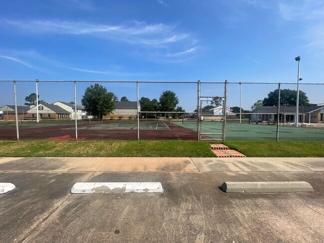 Building Photo - Sought after location so hurry!