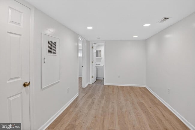 Building Photo - 141 Uhland Terrace NE