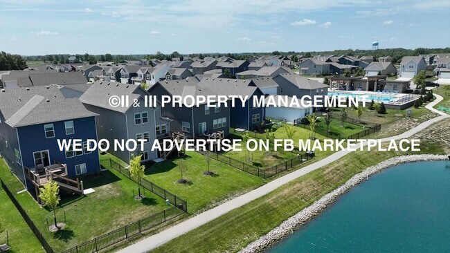 Building Photo - 8733 SW Edgewater Dr