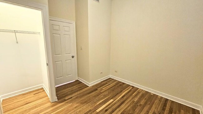 Building Photo - 2 bedroom in Chicago IL 60622