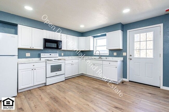 Building Photo - 1703 Sprott St