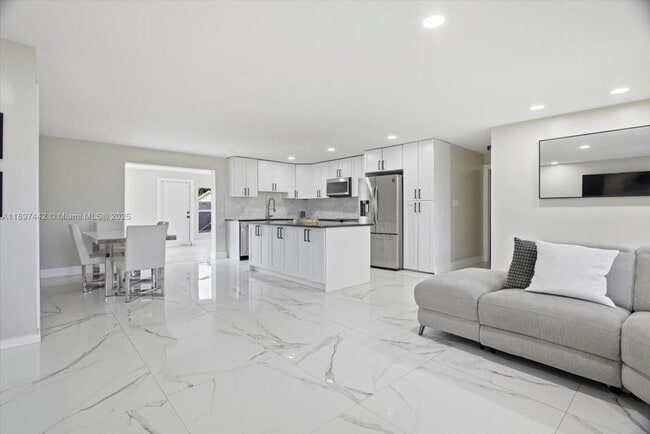 Primary Photo - 6948 NW 8th Ct