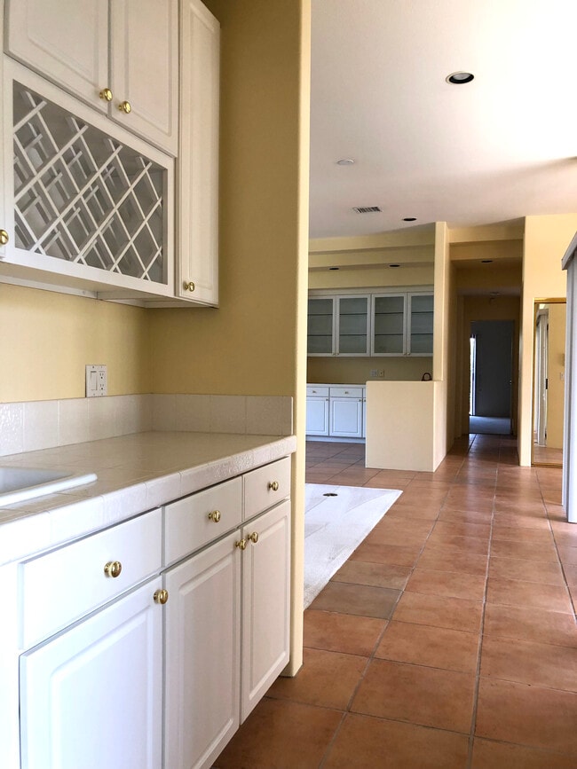 Walk-up bar - 72836 Mesa View Dr