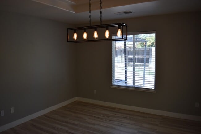 Building Photo - 6310 Diamond Ct