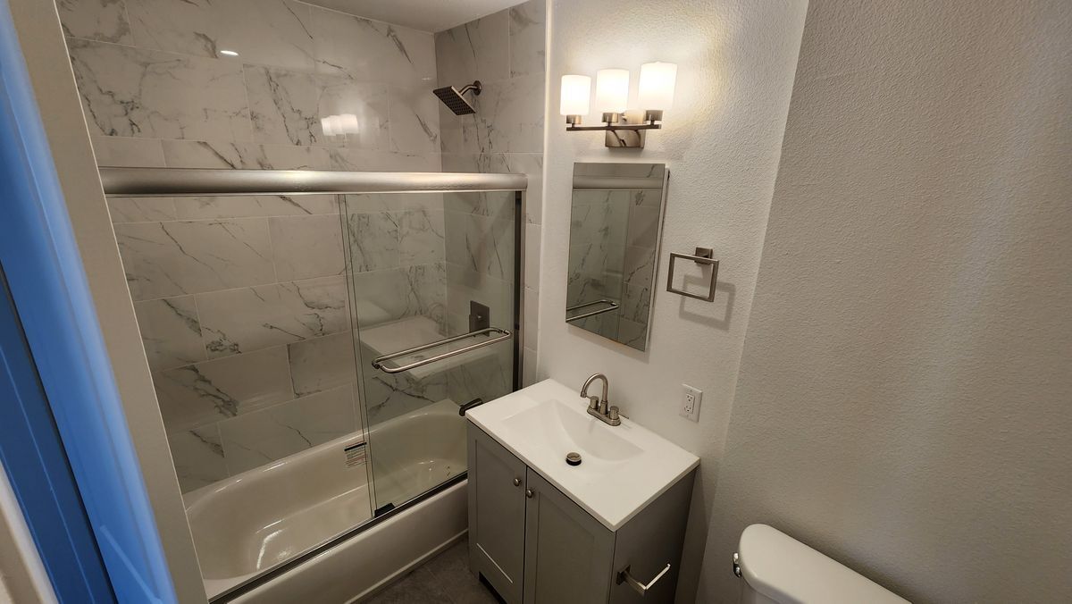 Building Photo - 988 El Camino Dr