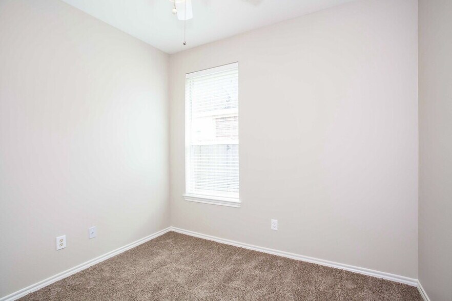 Building Photo - 11003 Oasis View Ln