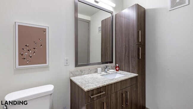 Building Photo - 101 S Center St