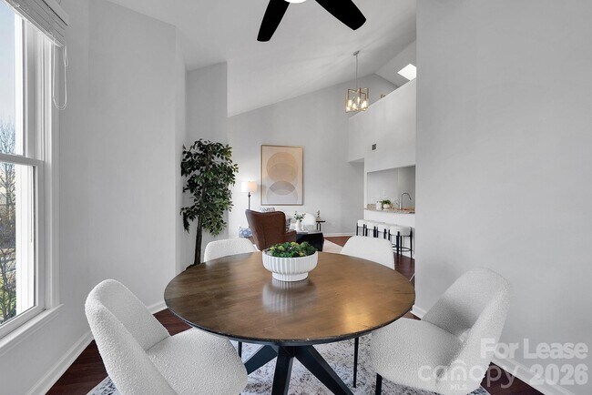 Building Photo - 300 S Cedar St