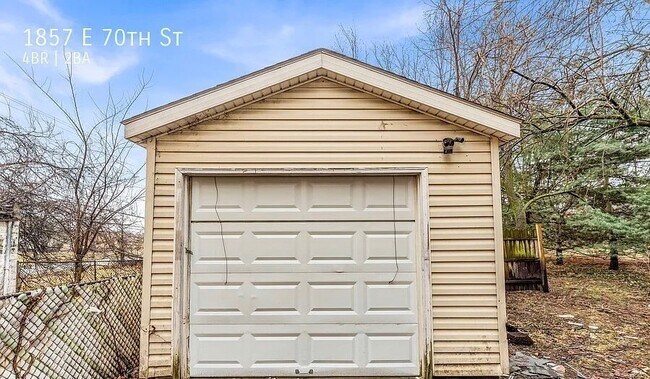 Building Photo - 1857 E 70th St