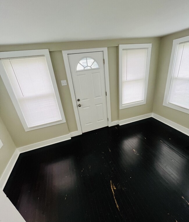 Building Photo - 321 N East St