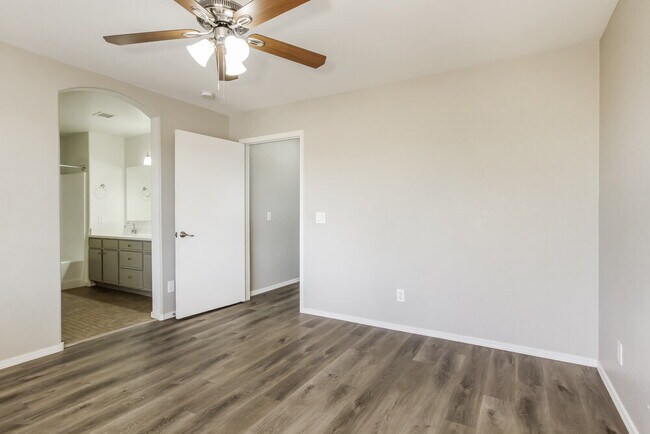 Building Photo - 1410 E June St