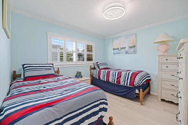 Building Photo - 1400 Tarpon Center Dr