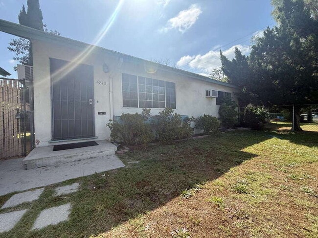 Building Photo - 4810 Cahuenga Blvd