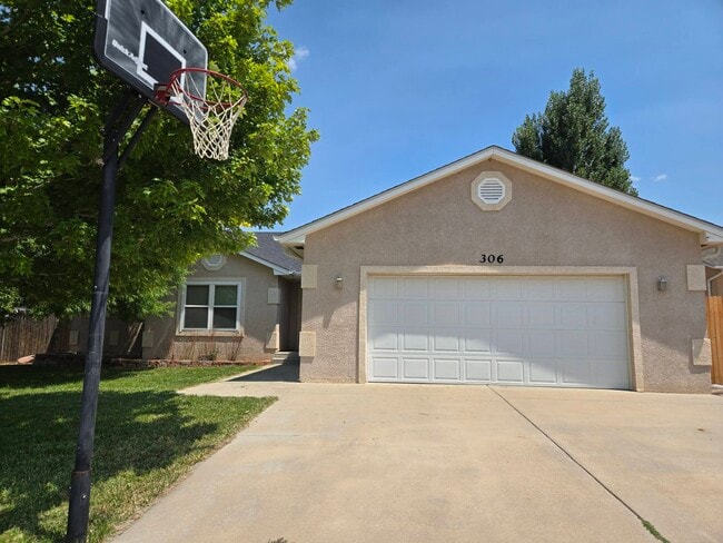 Building Photo - 306 High Meadows Way