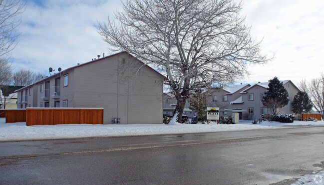 Building Photo - Greens Place