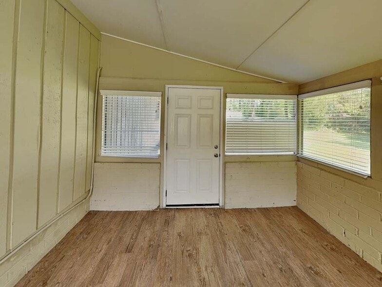 Building Photo - 1694 Webb Gin House Rd