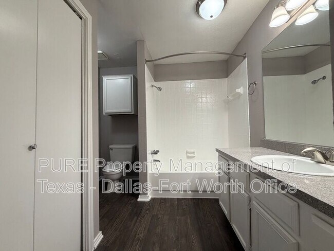 Building Photo - 806/104 Castleglen Drive