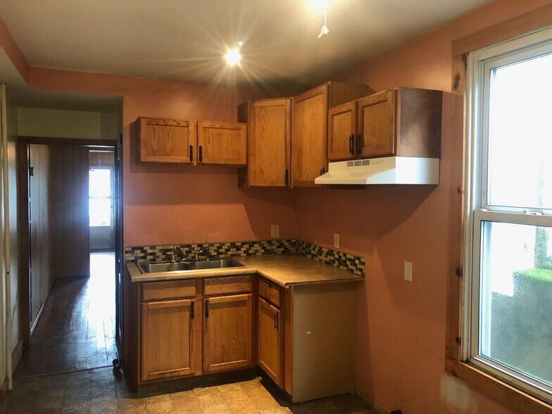 Kitchen Cabinetry - 1221 W Walnut St