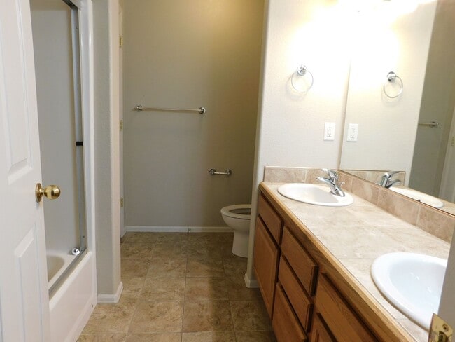Building Photo - Nice Duplex in Established Neighborhood