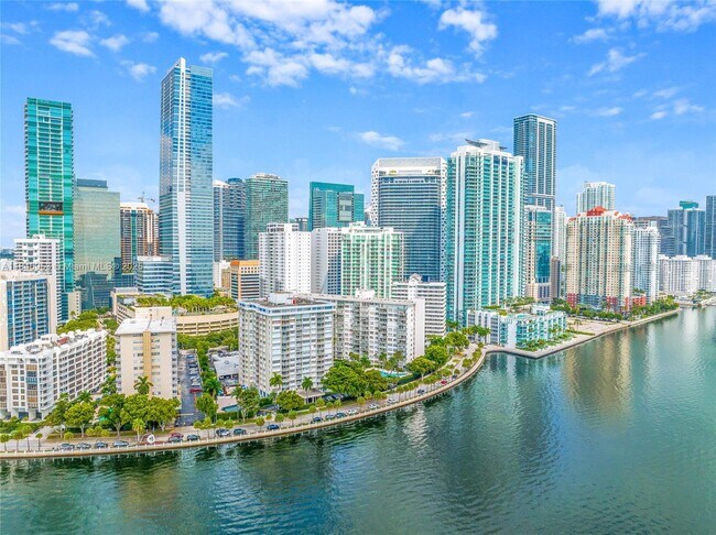 Building Photo - 1440 Brickell Bay Dr