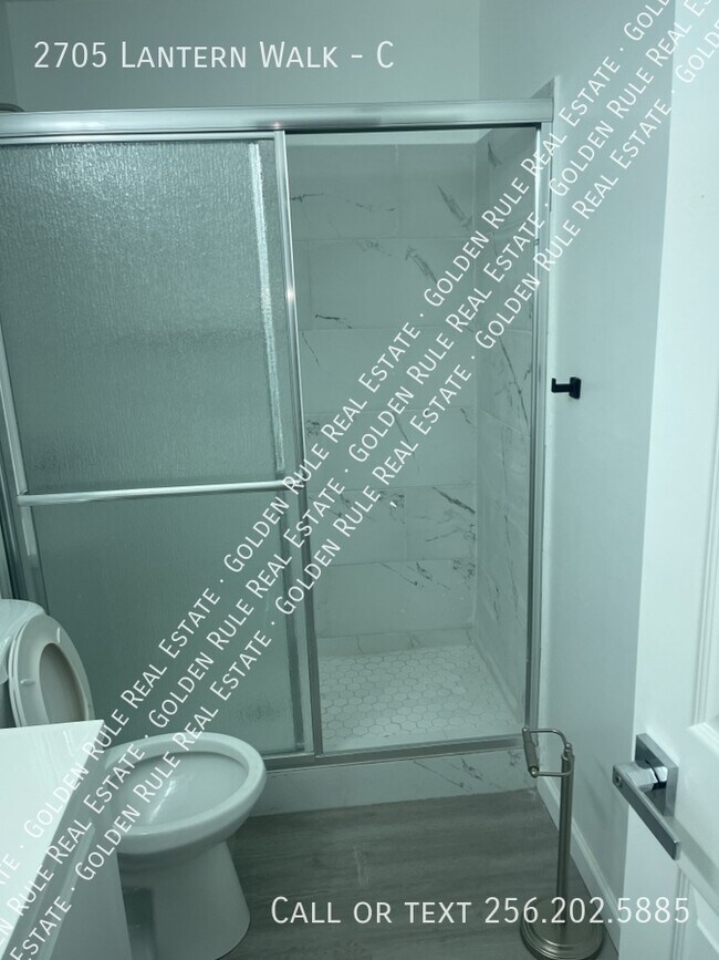 Building Photo - 2705 Lantern Walk SE