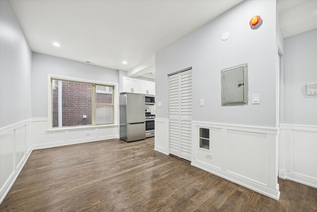 Building Photo - 4212 S King Dr