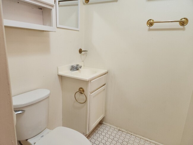 Building Photo - Adorable 2 bed / 2 bath - with 1 car garage