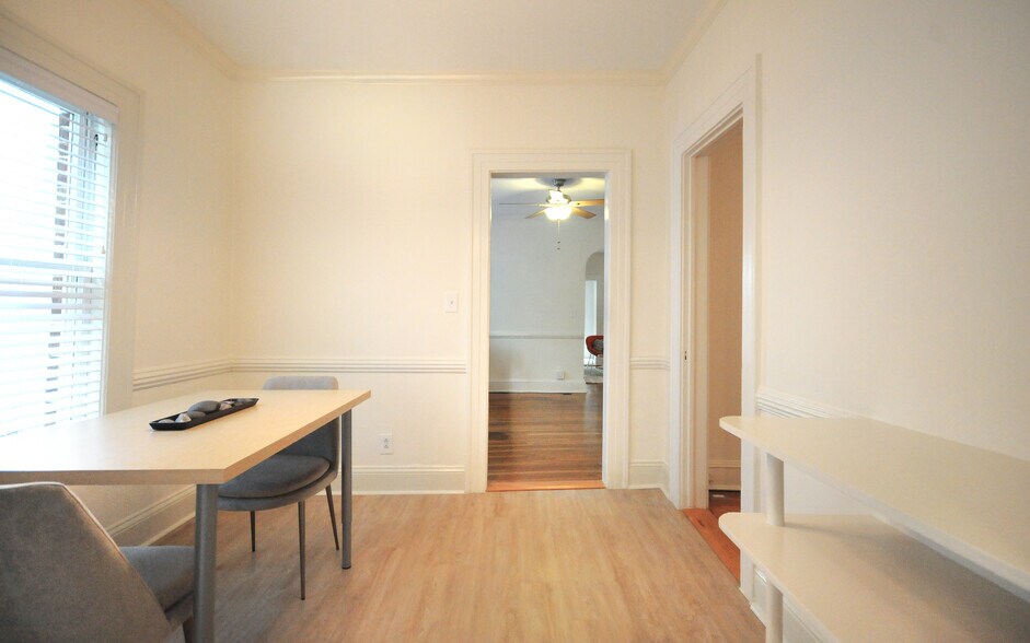 Breakfast Nook - 861 Durant Pl NE