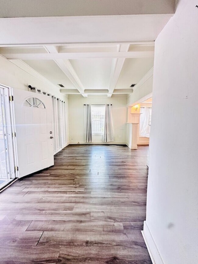 Building Photo - Charming 3 Bed / 1 Bath Home in the Heart of the Tower District