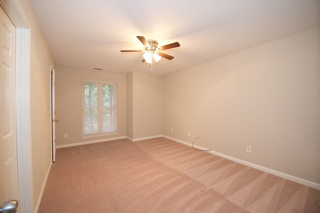Building Photo - 225 Warm Springs Cir